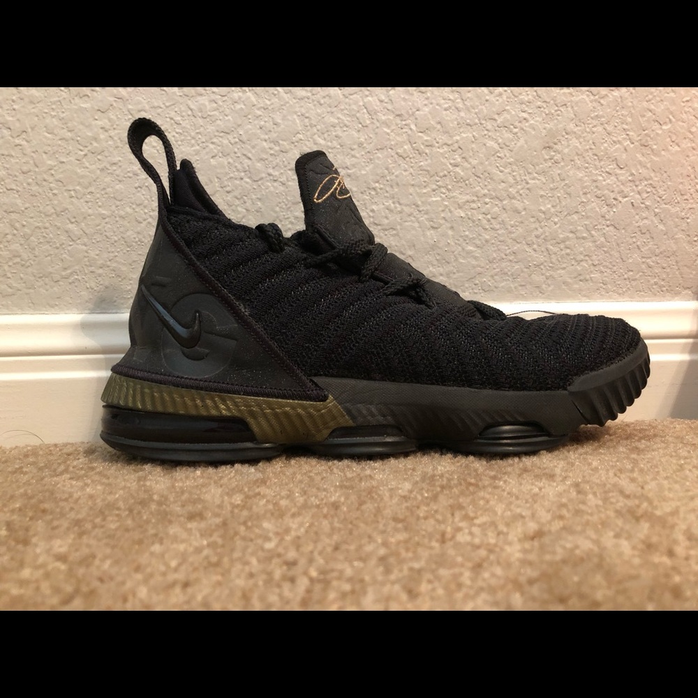 Lebron 16 I’m King